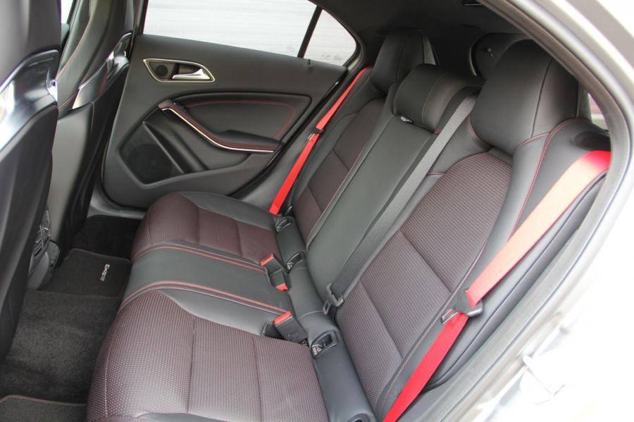  Mercedes-Benz A45 AMG 2013 года  (фото 37 из 55)